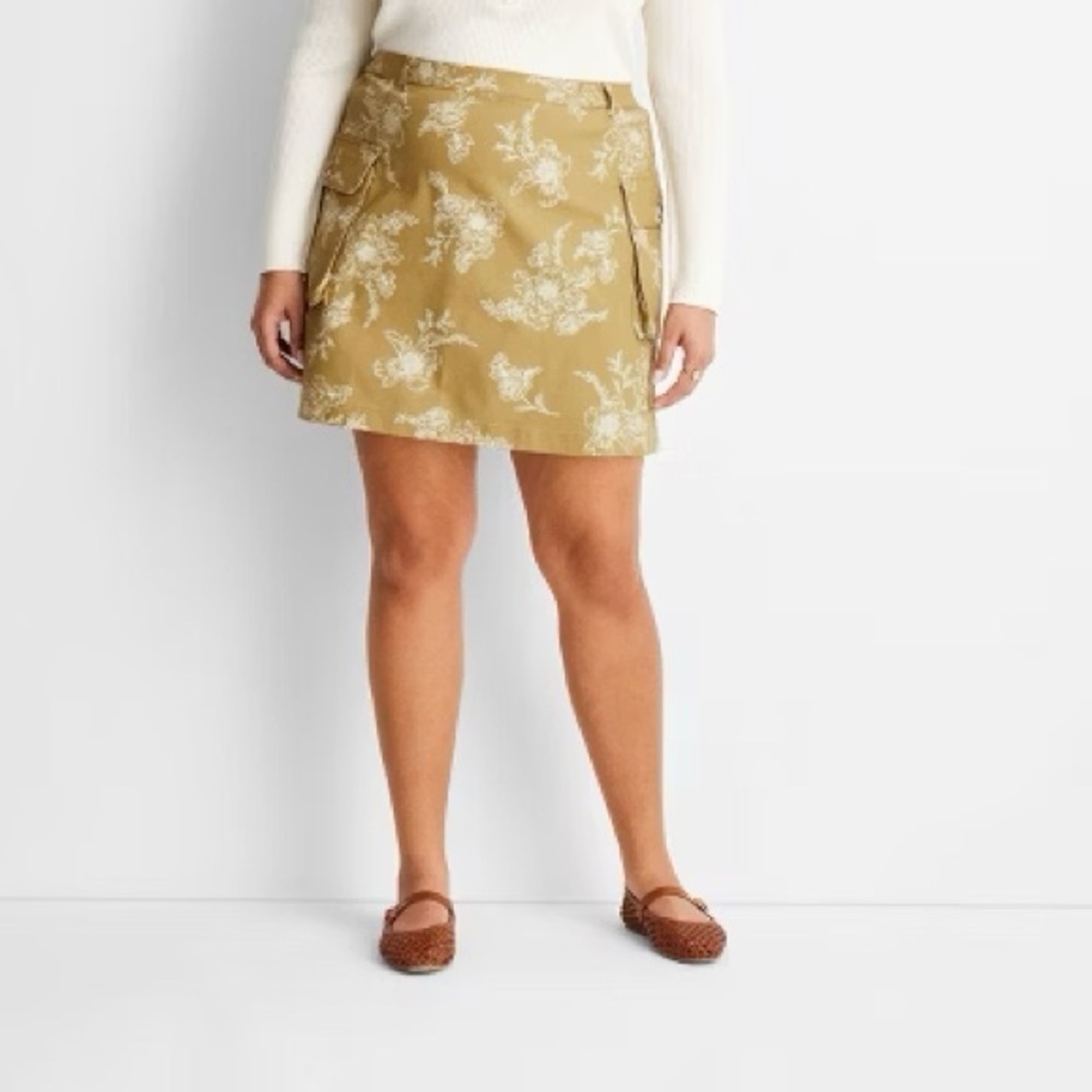 Women’s cargo mini skirt